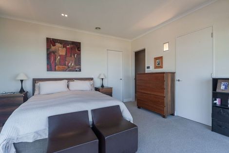 Photo of property in 11 Curnow Way, Kaiwharawhara, Wellington, 6035