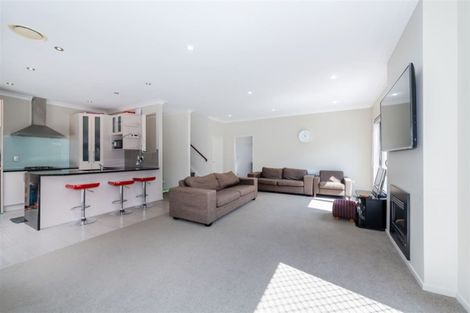 Photo of property in 23 Midhurst Avenue, Henderson, Auckland, 0612