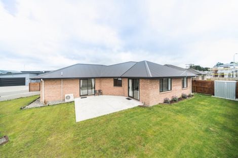 Photo of property in 134 Johnstone Drive, Fitzherbert, Palmerston North, 4410