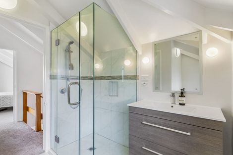 Photo of property in 5 Honeysuckle Lane, Mairangi Bay, Auckland, 0630