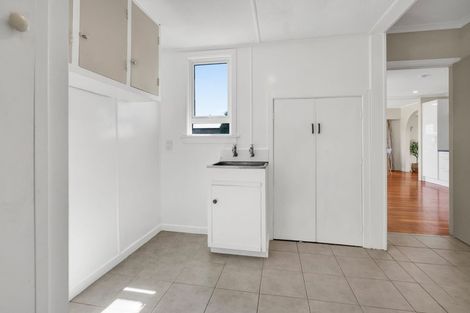Photo of property in 382 South Road, Omata, New Plymouth, 4374