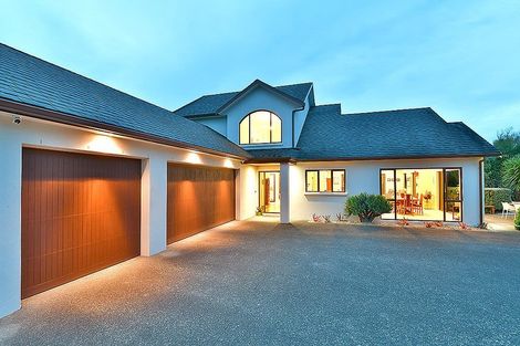 Photo of property in 15 Koraha Road, Kumeu, 0892