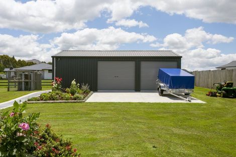 Photo of property in 8 Kahikatea Drive, Kinloch, Taupo, 3377