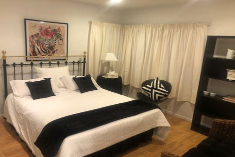 Photo of property in 850 East Coast Road, Oteha, Auckland, 0630