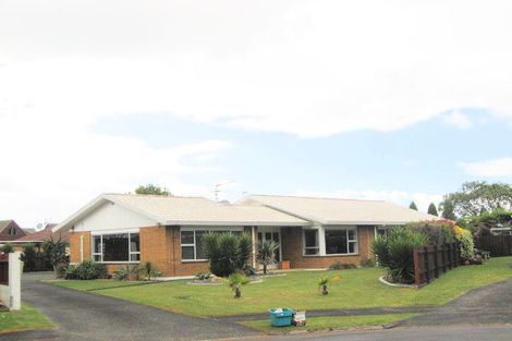 Photo of property in 9 Tatua Place, Conifer Grove, Takanini, 2112