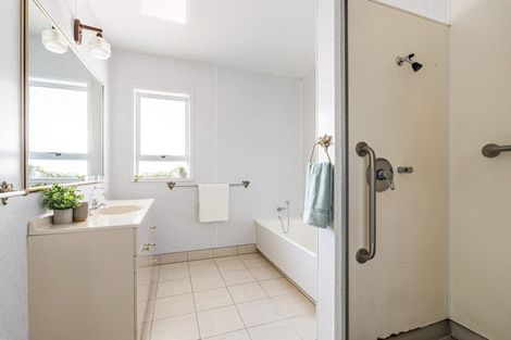 Photo of property in 54 Wairau Road, Oakura, 4314