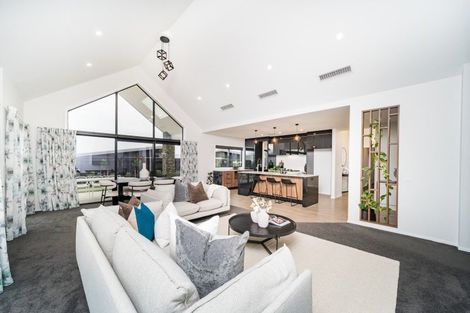 Photo of property in 44 Vaucluse Heights, Fitzherbert, Palmerston North, 4410