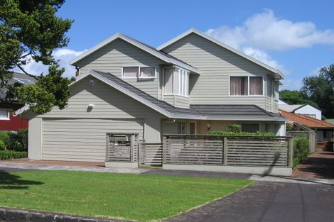 Photo of property in 29a Aratonga Avenue, Greenlane, Auckland, 1051