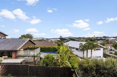 Photo of property in 1/3a Charles Dickens Drive, Mellons Bay, Auckland, 2014