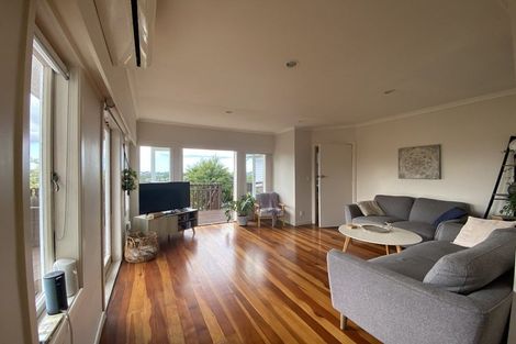 Photo of property in 35 Seaview Road, Glenfield, Auckland, 0629