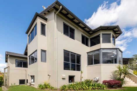 Photo of property in 4 Tupara Crescent, Kawaha Point, Rotorua, 3010
