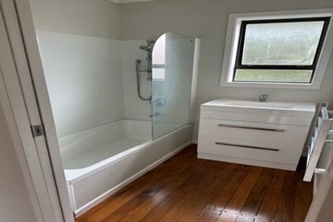 Photo of property in 5 Edgerton Road, Te Atatu Peninsula, Auckland, 0610