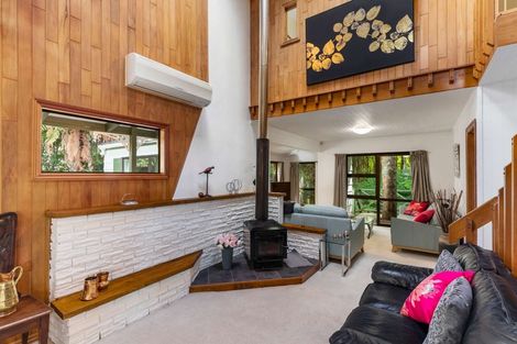 Photo of property in 25 Napuka Road, Henderson Valley, Auckland, 0612