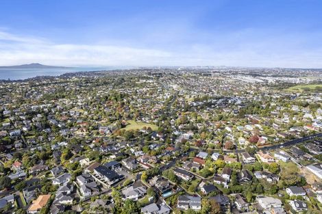 Photo of property in 2/15 Eastwood Rise, Browns Bay, Auckland, 0630