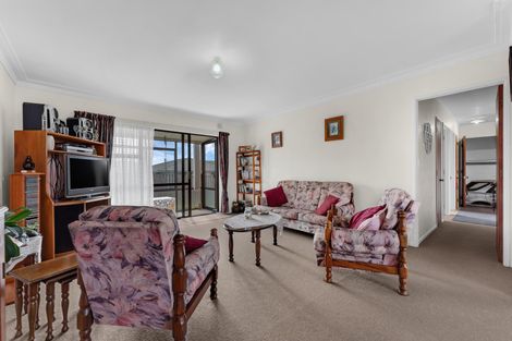 Photo of property in 2/10 Duke Street, Papakura, 2110