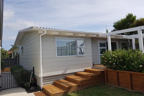 Photo of property in 2 Taihiki Road, Clarks Beach, 2122