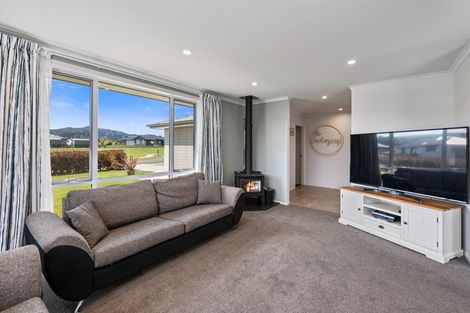 Photo of property in 12 Karaka Place, Kinloch, Taupo, 3377