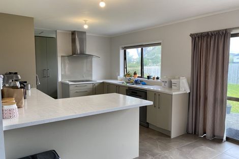 Photo of property in 25 Butterworth Drive, Glendene, Auckland, 0602