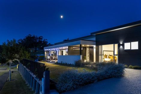 Photo of property in 2 Fantail Heights, Picton, 7220