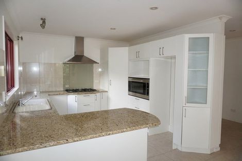 Photo of property in 2/72 Heathcote Road, Castor Bay, Auckland, 0620