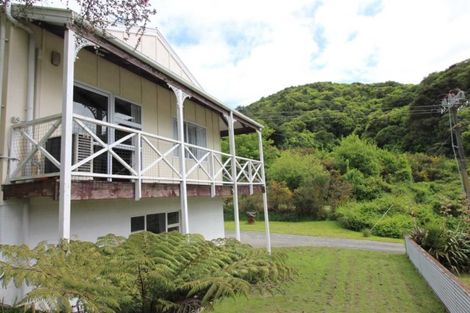 Photo of property in 38 Buller Street, Picton, 7220