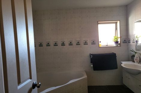 Photo of property in 7a Waterfront Road, Mangere Bridge, Auckland, 2022