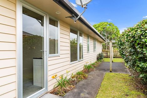 Photo of property in 11 Miami Place, One Tree Point, 0118