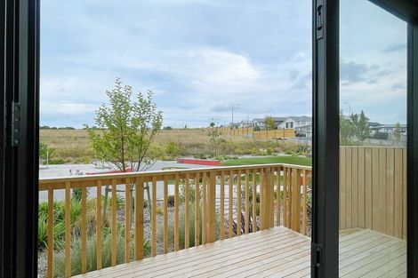 Photo of property in 3 Heketara Way, Massey, Auckland, 0614