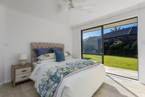 Photo of property in 33 Admirals Court Drive, Greenhithe, Auckland, 0632