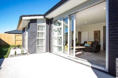 Photo of property in 10 Beveridge Road, One Tree Point, 0118