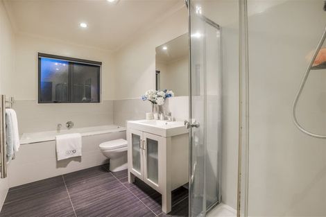 Photo of property in 106b Simpson Road, Henderson Valley, Auckland, 0614