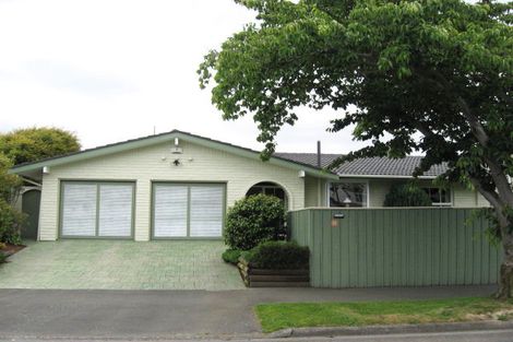 Photo of property in 11 Radbrook Street, Avonhead, Christchurch, 8042