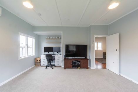 Photo of property in 48 Braid Road, St Andrews, Hamilton, 3200