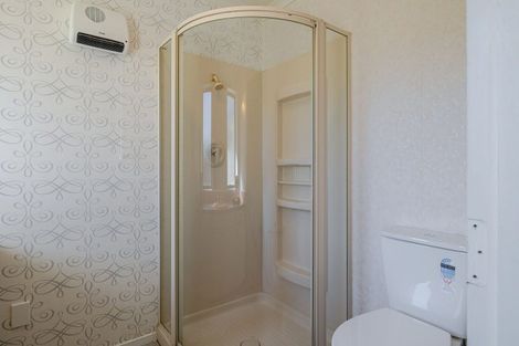 Photo of property in 8 Rothesay Place, Highbury, Palmerston North, 4412