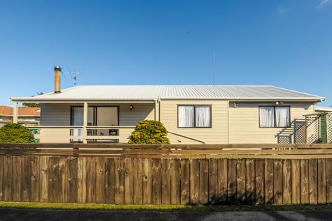 Photo of property in 2/83 Glendale Road, Glen Eden, Auckland, 0602