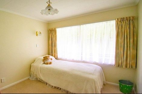 Photo of property in 6 Spicer Place, Tawa, Wellington, 5028