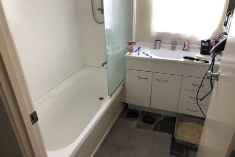 Photo of property in 13a Etherton Drive, Weymouth, Auckland, 2103