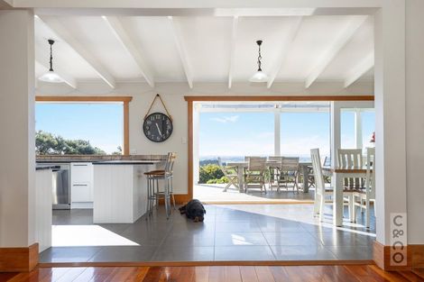 Photo of property in 10 Kaipara View Road, Helensville, 0875