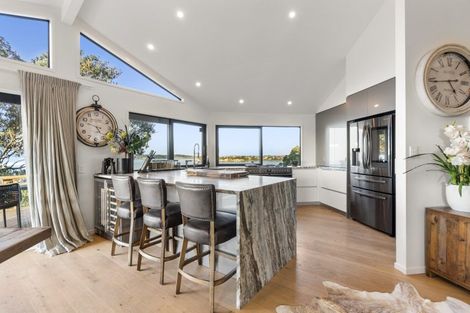 Photo of property in 86 Vipond Road, Stanmore Bay, Whangaparaoa, 0932