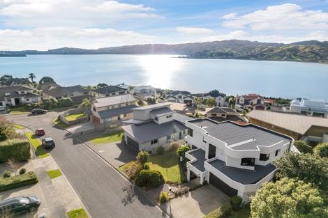 Photo of property in 5 Bowsprit Way, Whitby, Porirua, 5024