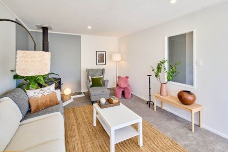 Photo of property in 39 Edgecombe Street, Newlands, Wellington, 6037