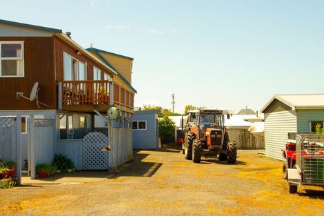 Photo of property in 18 Okiwa Terrace, Waiinu Beach, Whanganui, 4588
