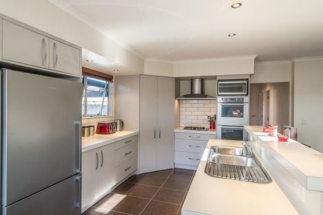 Photo of property in 32 Kapanui Road, Waikanae, 5036