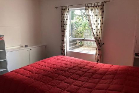 Photo of property in 1/32 Knightsbridge Drive, Forrest Hill, Auckland, 0620