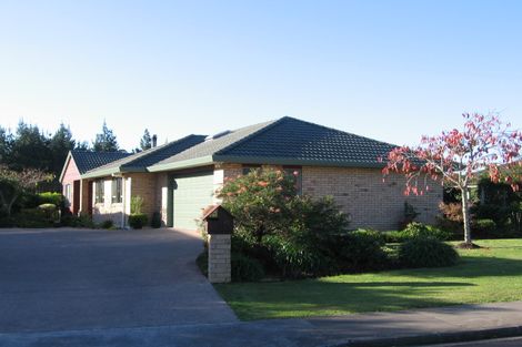 Photo of property in 10 Patsy O'hara Place, Swanson, Auckland, 0612