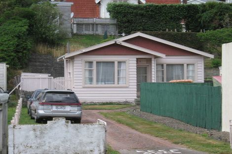 Photo of property in 53 The Parade, Island Bay, Wellington, 6023