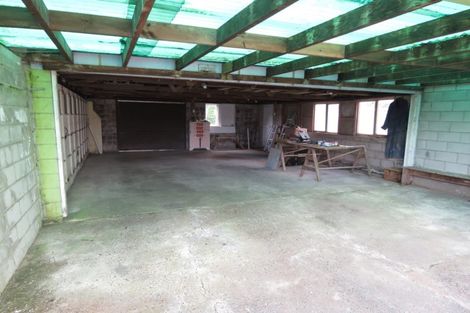 Photo of property in 33 Savoy Road, Glen Eden, Auckland, 0602