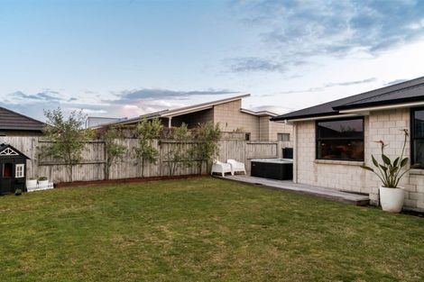 Photo of property in 11 Livingstone Drive, Papamoa Beach, Papamoa, 3118