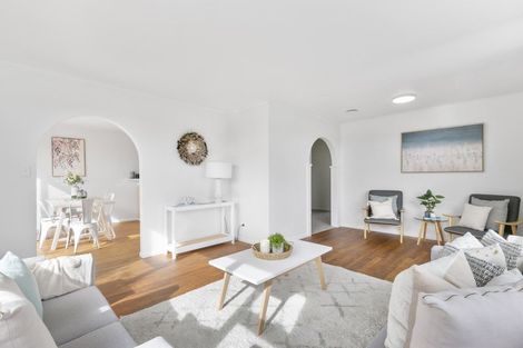 Photo of property in 9 Lomond Street, Newlands, Wellington, 6037