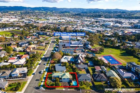 Photo of property in 18 Lavelle Road, Henderson, Auckland, 0612